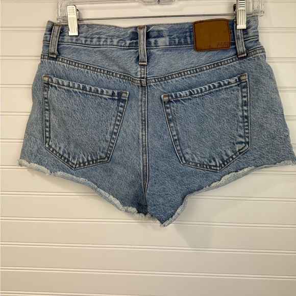 Aeropostale women’s high rise daisy & watermelon print denim shorts. Size 4 - Picture 2 of 5